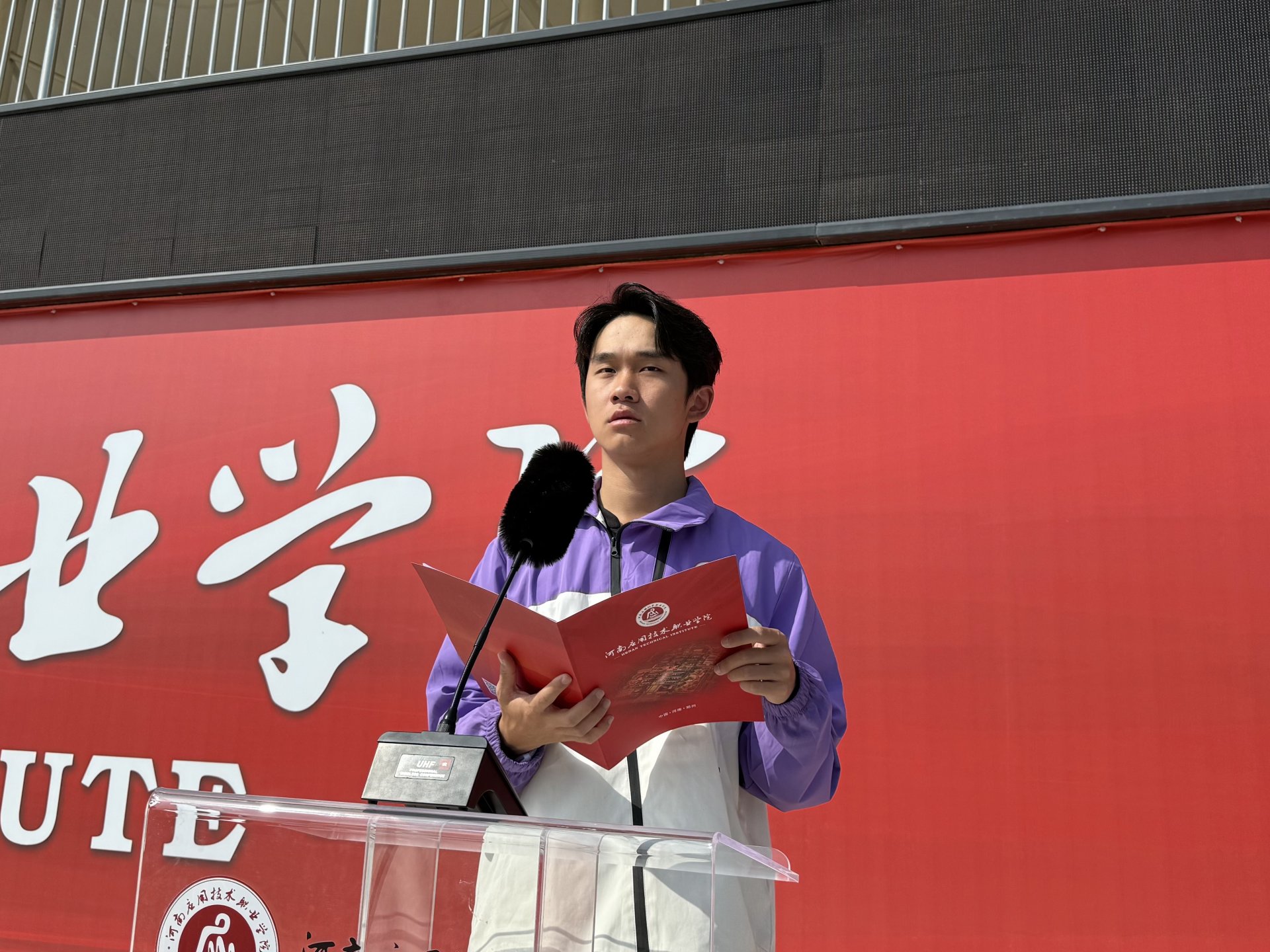 各专业方队也逐一亮相