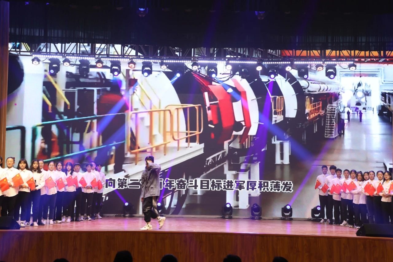 锦绣河山春常在 国运昌盛万象新